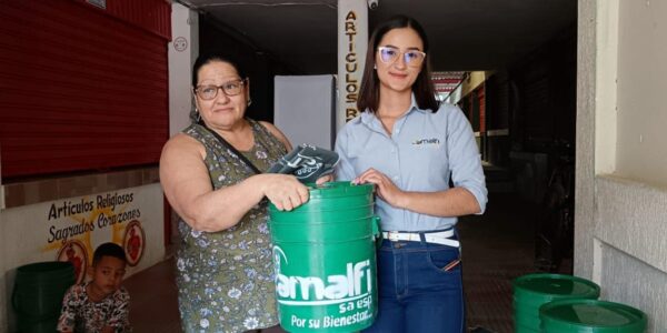 Entrega de canecas -